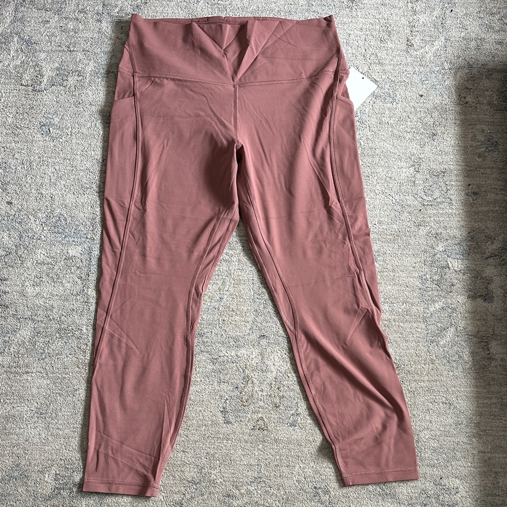 Lululemon women’s Align HR Pant 25”
Size 14
Color: spiced Chai